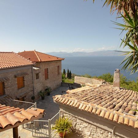 Apartamento Fteri Stone House In Platanos, Akrata Exterior foto