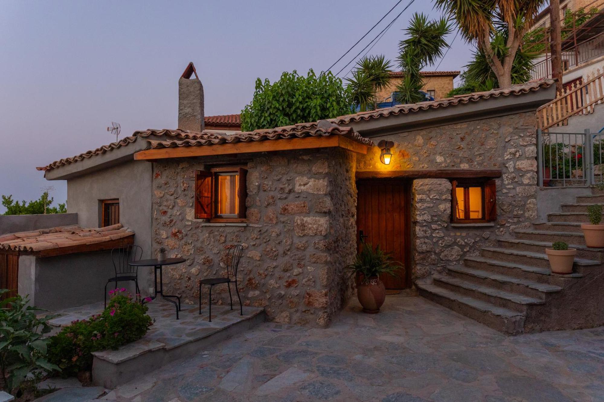 Apartamento Fteri Stone House In Platanos, Akrata Exterior foto