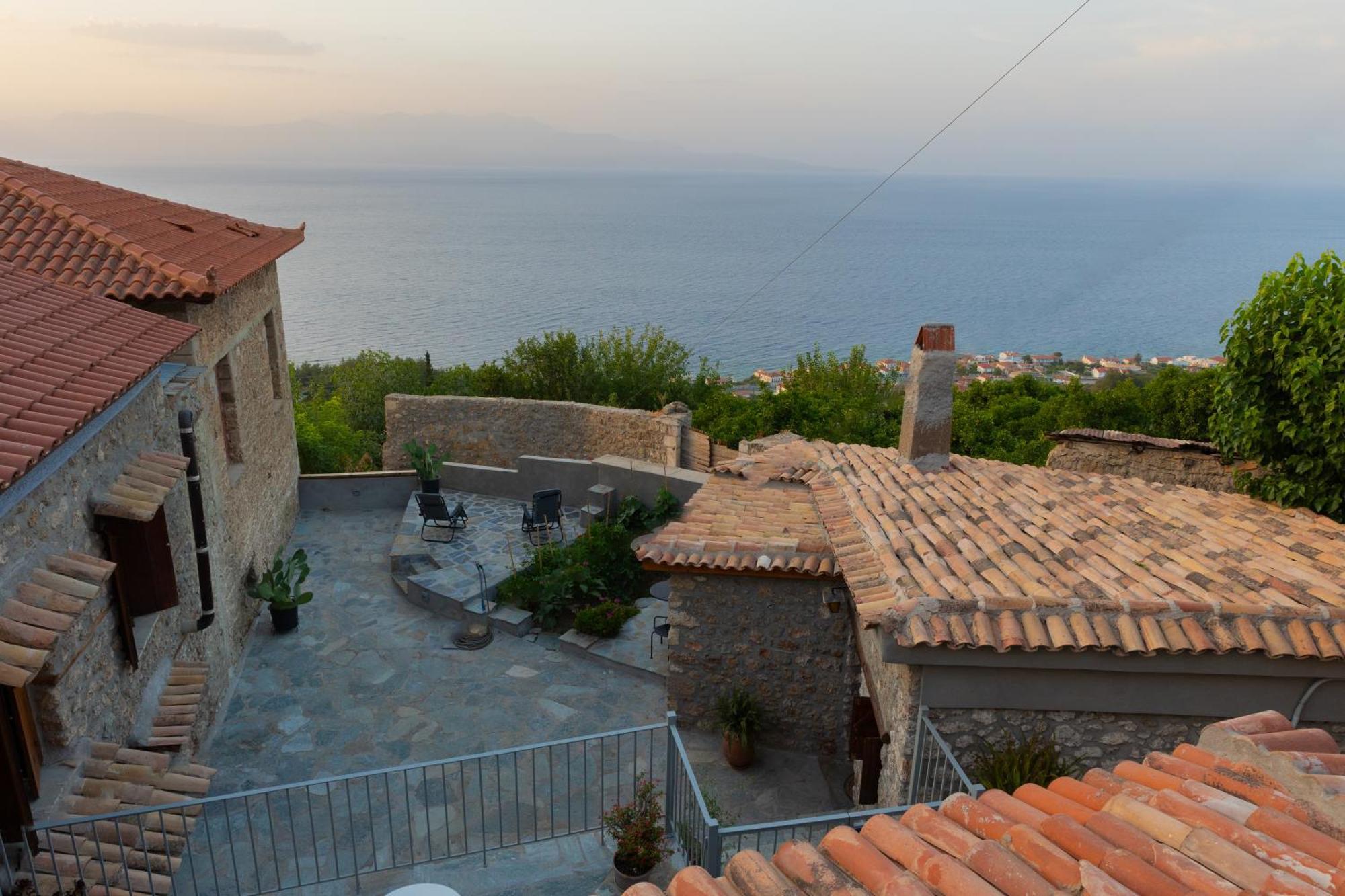 Apartamento Fteri Stone House In Platanos, Akrata Exterior foto