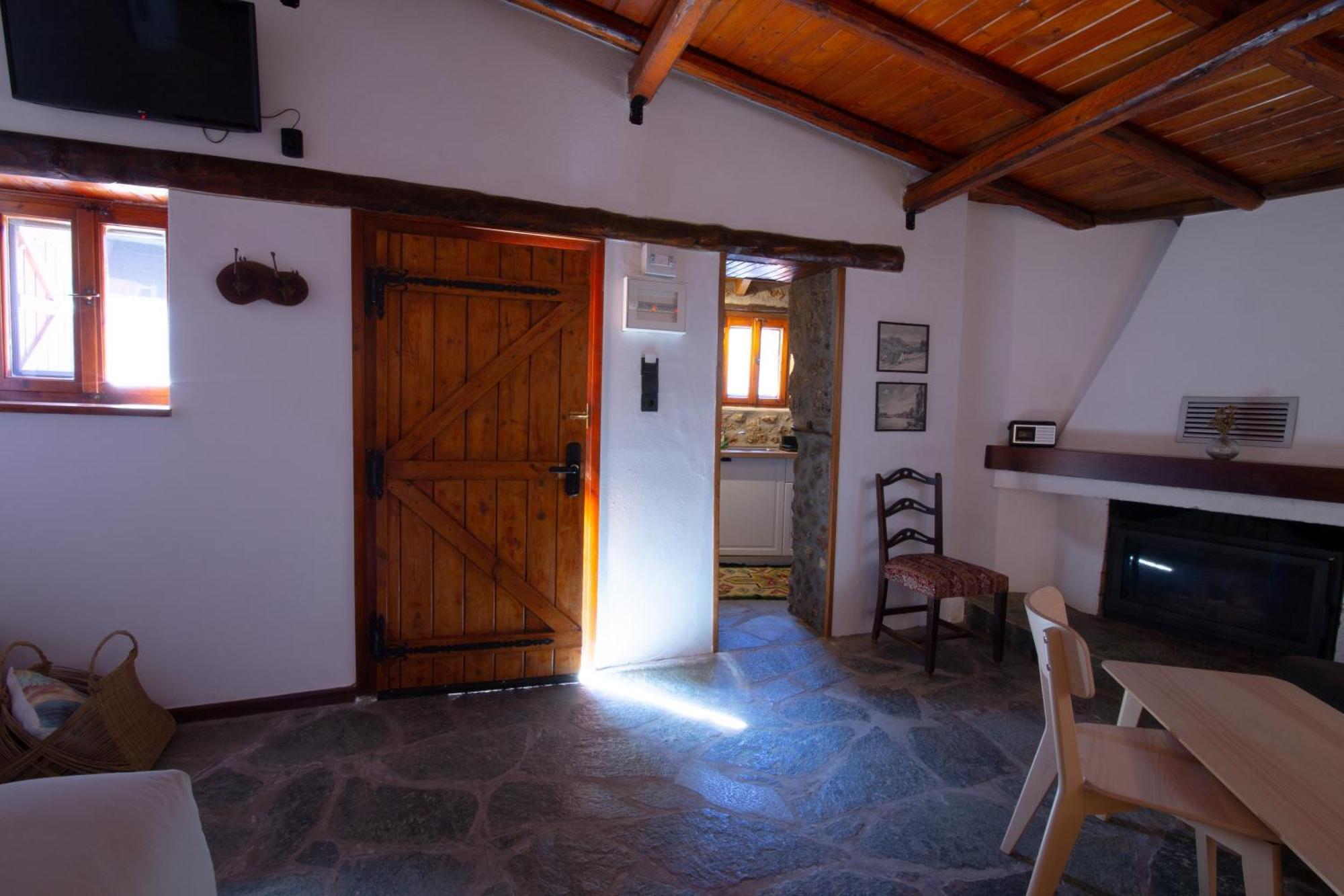 Apartamento Fteri Stone House In Platanos, Akrata Exterior foto
