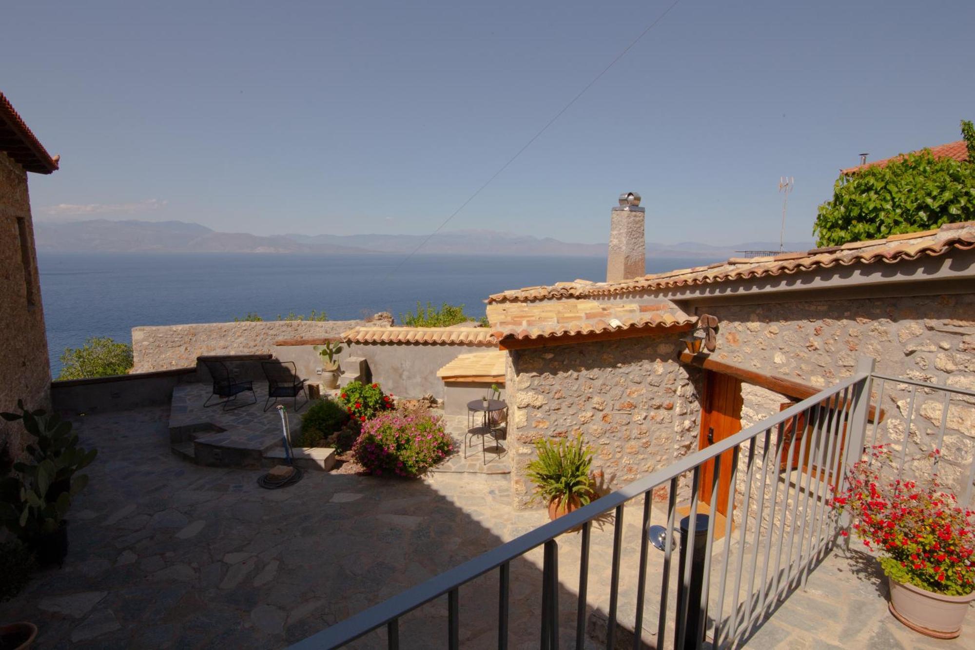 Apartamento Fteri Stone House In Platanos, Akrata Exterior foto